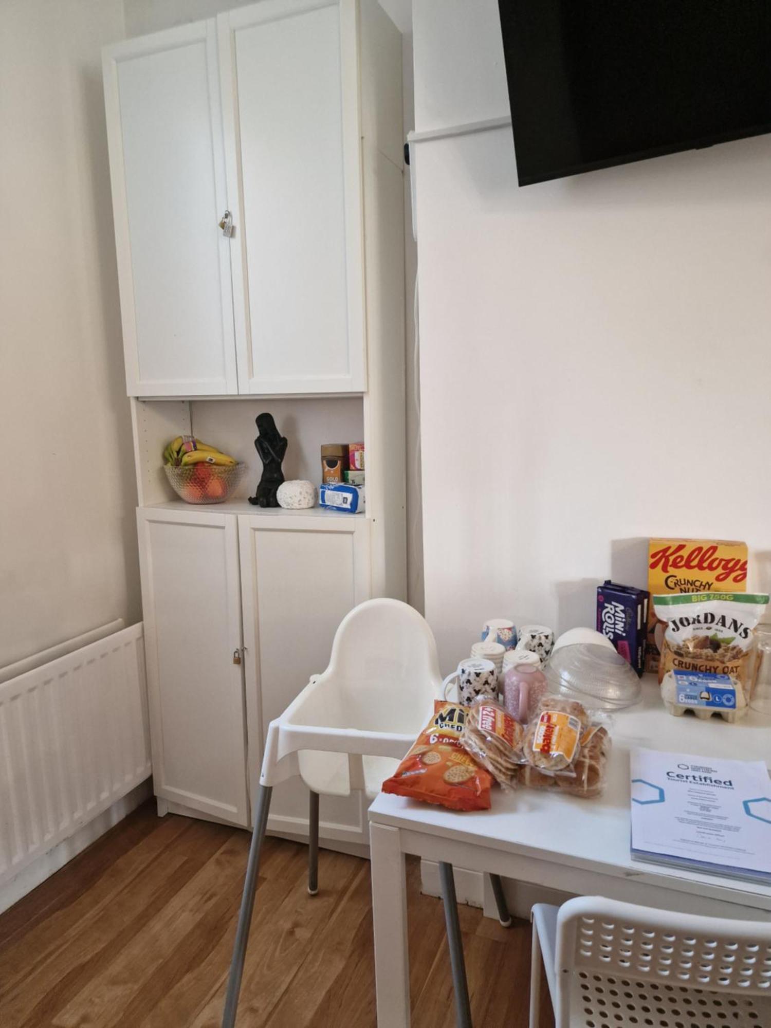 Aunty Katie'S House, Ni Tourist Board Certified & Located On The Main Oldpark Road To Belfast, With Free Continental Breakfast & Free Ultra Fast Sky Internet, Free Sky Sports & Free Sky Cinema, Self-Check In After 10Pm Gmt Hostel Kültér fotó