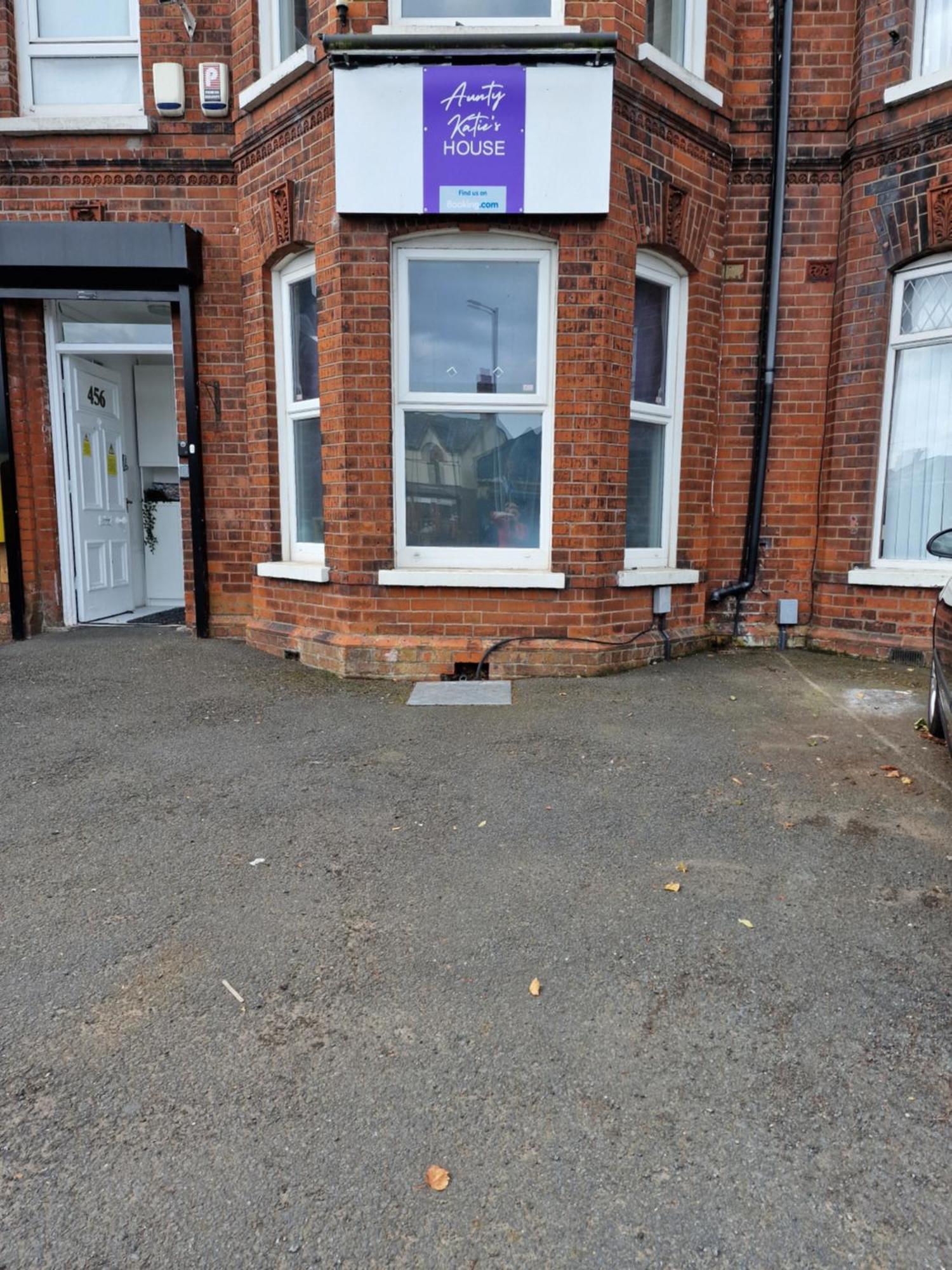 Aunty Katie'S House, Ni Tourist Board Certified & Located On The Main Oldpark Road To Belfast, With Free Continental Breakfast & Free Ultra Fast Sky Internet, Free Sky Sports & Free Sky Cinema, Self-Check In After 10Pm Gmt Hostel Kültér fotó