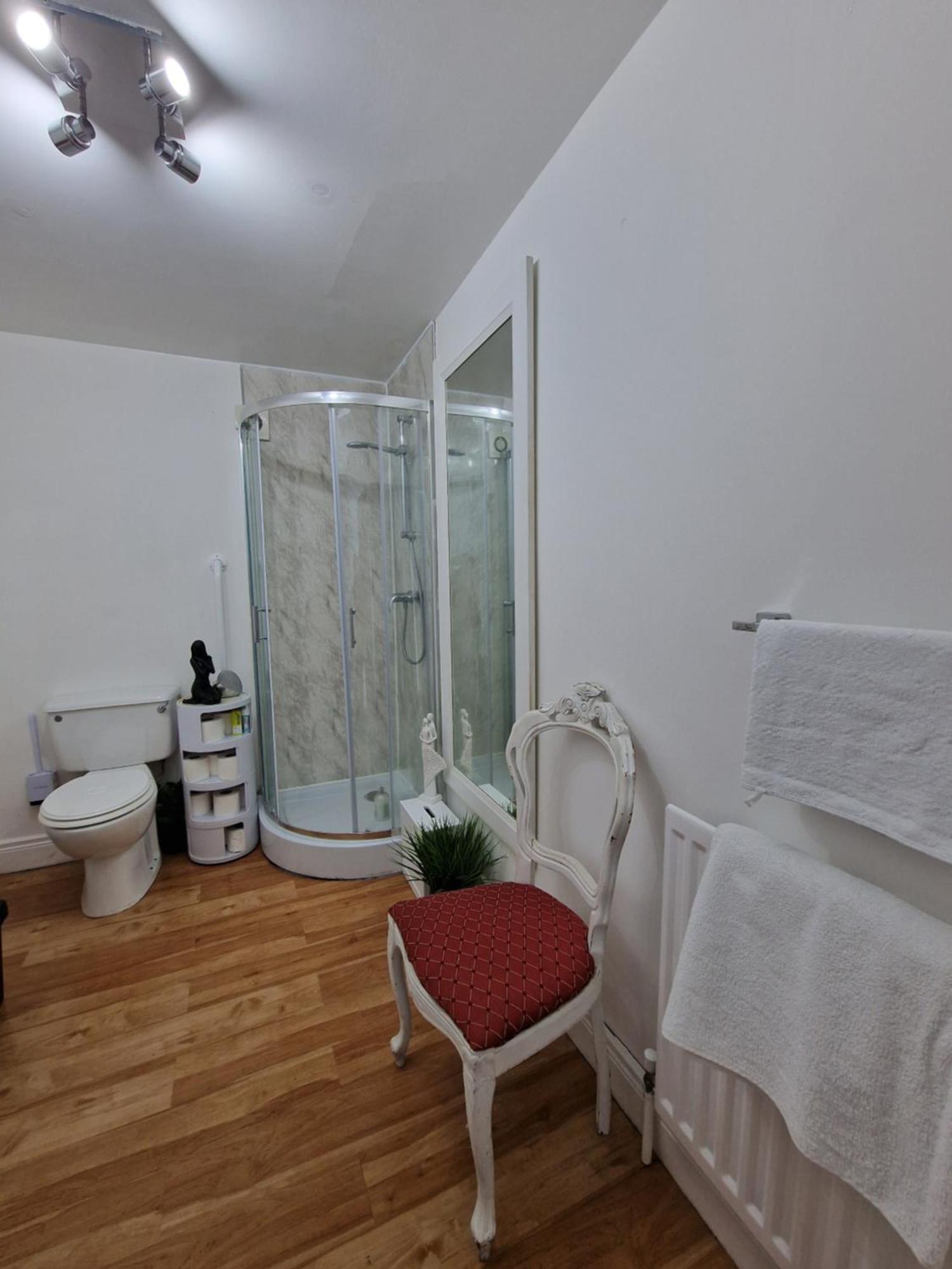 Aunty Katie'S House, Ni Tourist Board Certified & Located On The Main Oldpark Road To Belfast, With Free Continental Breakfast & Free Ultra Fast Sky Internet, Free Sky Sports & Free Sky Cinema, Self-Check In After 10Pm Gmt Hostel Kültér fotó