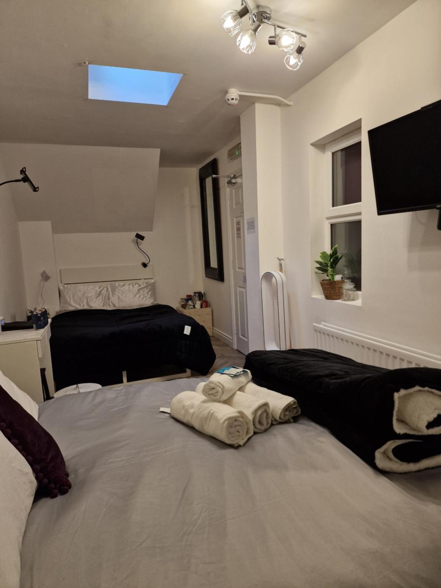 Aunty Katie'S House, Ni Tourist Board Certified & Located On The Main Oldpark Road To Belfast, With Free Continental Breakfast & Free Ultra Fast Sky Internet, Free Sky Sports & Free Sky Cinema, Self-Check In After 10Pm Gmt Hostel Kültér fotó