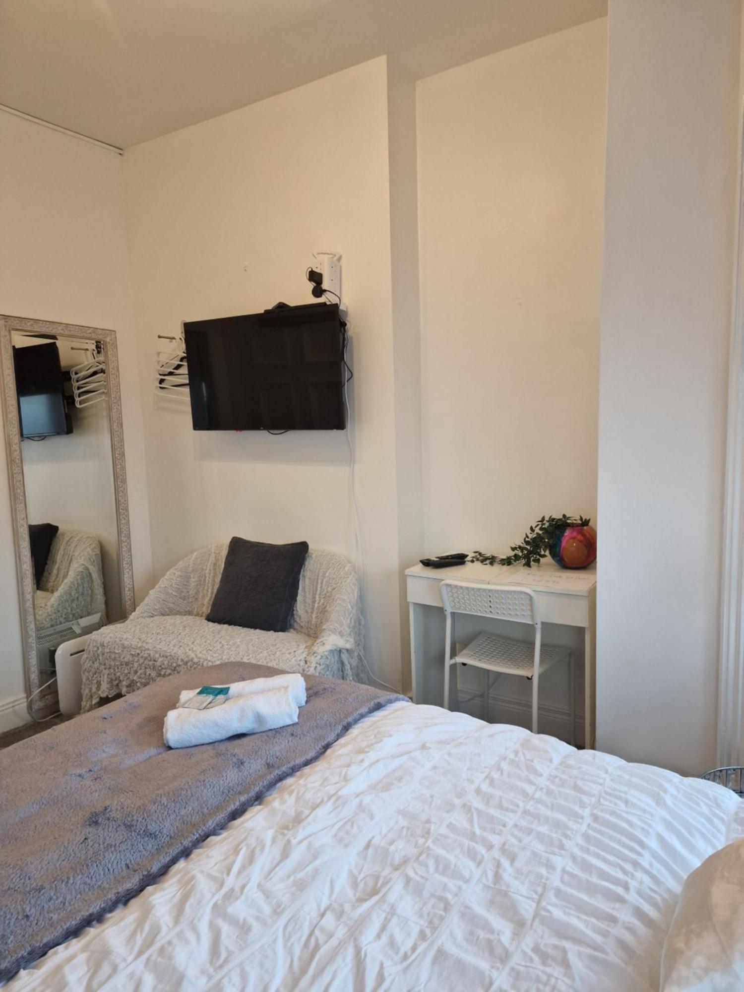 Aunty Katie'S House, Ni Tourist Board Certified & Located On The Main Oldpark Road To Belfast, With Free Continental Breakfast & Free Ultra Fast Sky Internet, Free Sky Sports & Free Sky Cinema, Self-Check In After 10Pm Gmt Hostel Kültér fotó