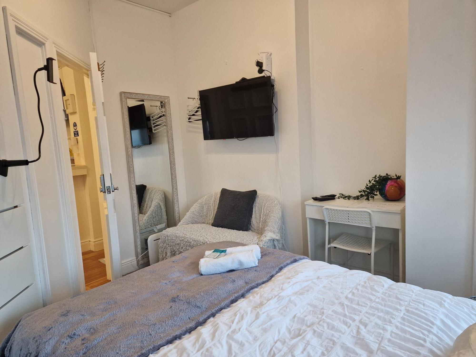 Aunty Katie'S House, Ni Tourist Board Certified & Located On The Main Oldpark Road To Belfast, With Free Continental Breakfast & Free Ultra Fast Sky Internet, Free Sky Sports & Free Sky Cinema, Self-Check In After 10Pm Gmt Hostel Kültér fotó