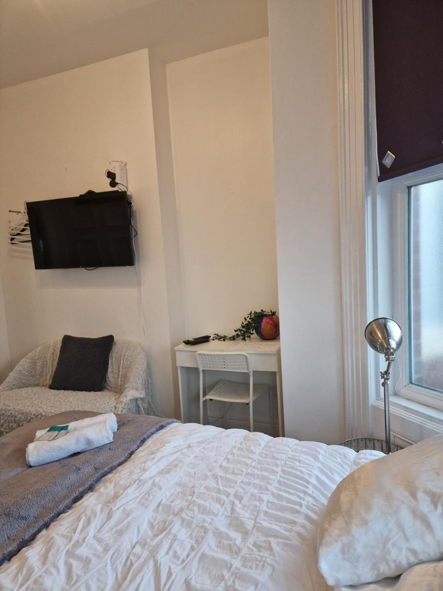 Aunty Katie'S House, Ni Tourist Board Certified & Located On The Main Oldpark Road To Belfast, With Free Continental Breakfast & Free Ultra Fast Sky Internet, Free Sky Sports & Free Sky Cinema, Self-Check In After 10Pm Gmt Hostel Kültér fotó